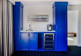 The Boathouse Waterfront Hotel & Marina