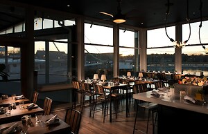 The Boathouse Waterfront Hotel & Marina