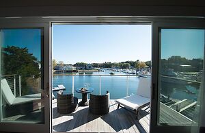The Boathouse Waterfront Hotel & Marina