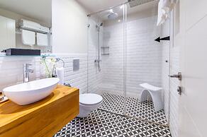 Jacob Shenkin Hotel