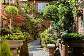 The Greyhound Coaching Inn