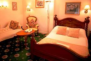 The Greyhound Coaching Inn