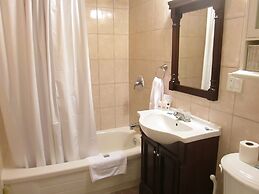 Bayside Inn & Waterfront Suites