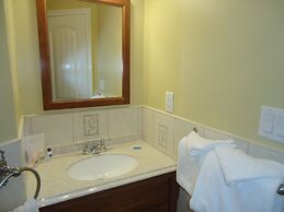 Bayside Inn & Waterfront Suites