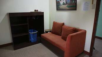 Lolo Oyong Pension House