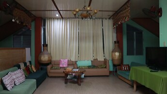 Lolo Oyong Pension House