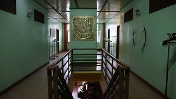 Lolo Oyong Pension House