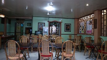 Lolo Oyong Pension House