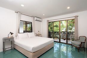 Dolphin Bay Beach Resort