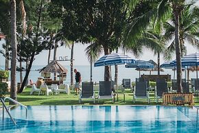 Dolphin Bay Beach Resort