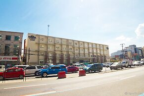 Microtel by Wyndham Acropolis