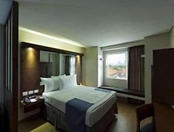 Microtel by Wyndham Acropolis