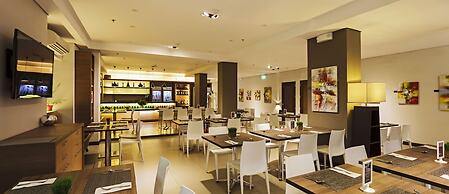 Microtel by Wyndham Acropolis