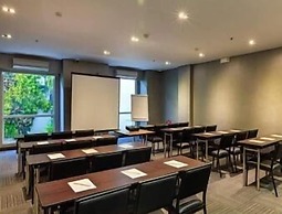 Microtel by Wyndham Acropolis