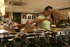 Golden Lotus Luxury Hotel