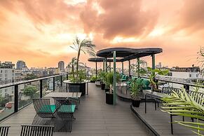 Golden Lotus Luxury Hotel