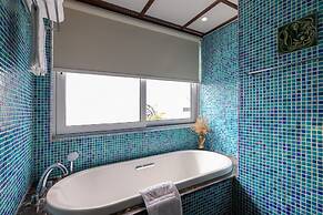 Golden Lotus Luxury Hotel