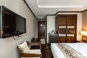 Golden Lotus Luxury Hotel