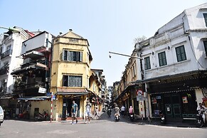 Golden Lotus Luxury Hotel