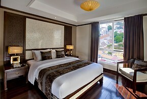 Golden Lotus Luxury Hotel