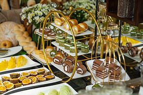 Golden Lotus Luxury Hotel