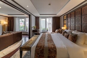 Golden Lotus Luxury Hotel