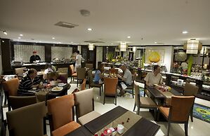 Golden Lotus Luxury Hotel