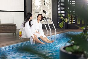 Golden Lotus Luxury Hotel