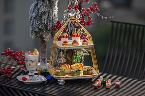 Golden Lotus Luxury Hotel