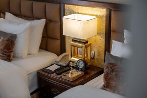 Golden Lotus Luxury Hotel