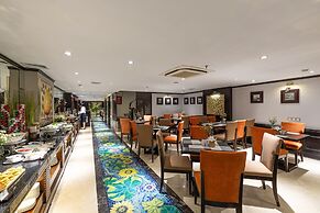 Golden Lotus Luxury Hotel