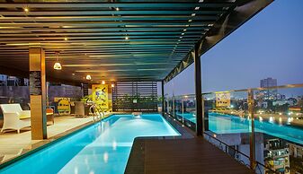 Golden Lotus Luxury Hotel