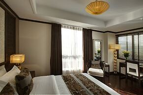 Golden Lotus Luxury Hotel