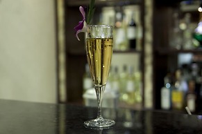 Golden Lotus Luxury Hotel