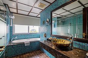 Golden Lotus Luxury Hotel