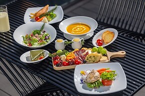 Golden Lotus Luxury Hotel