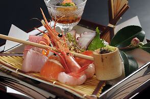 Kanazawa Hakuchoro Hotel Sanraku