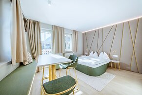 Crystls Aparthotel