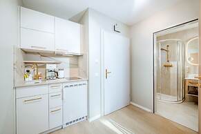 Crystls Aparthotel