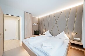 Crystls Aparthotel