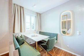 Crystls Aparthotel