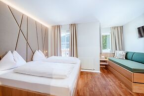 Crystls Aparthotel