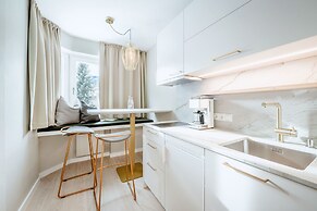 Crystls Aparthotel