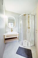 Crystls Aparthotel