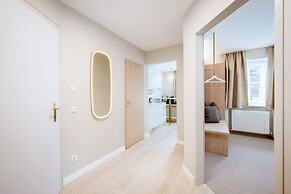Crystls Aparthotel