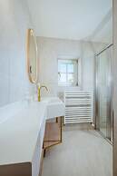 Crystls Aparthotel