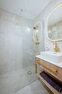 Crystls Aparthotel