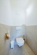 Crystls Aparthotel