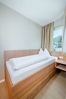 Crystls Aparthotel