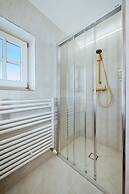 Crystls Aparthotel